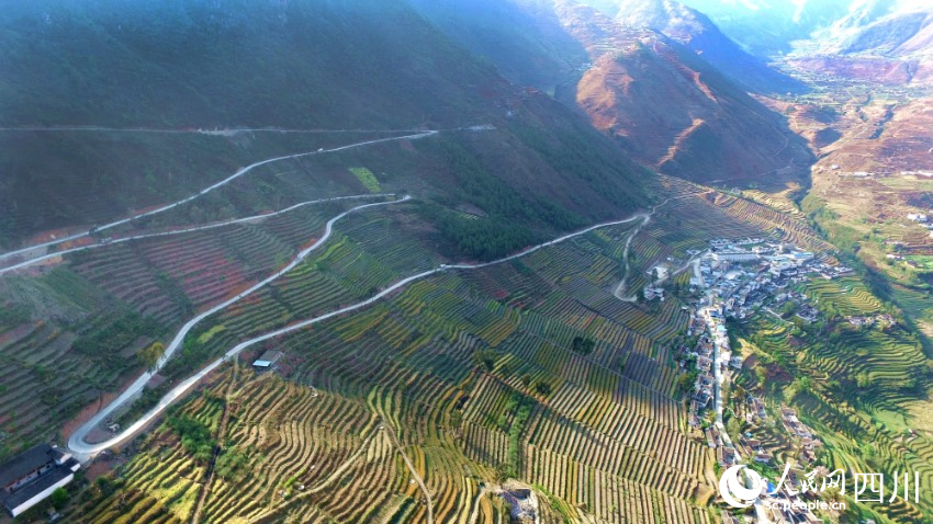 翻天覆地的大凉山乡村路