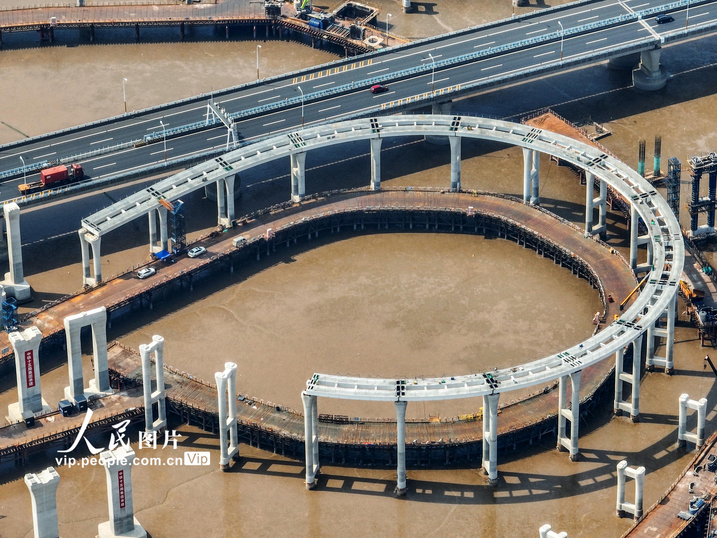 浙江宁波：亚洲最大海上互通开始匝道架梁