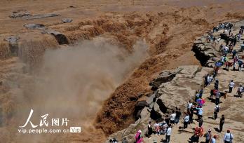 山西吉县：黄河壶口瀑布迎客来