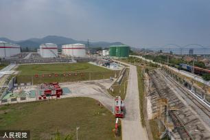 湖北襄阳：消防支队进行油库灭火救援演练