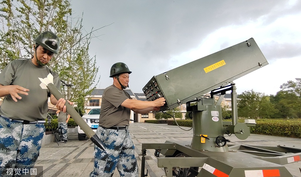 浙江长兴：人工增雨缓解旱情