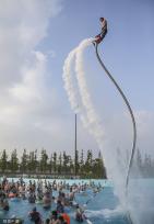 江苏淮安市民游客水上乐园戏水消暑