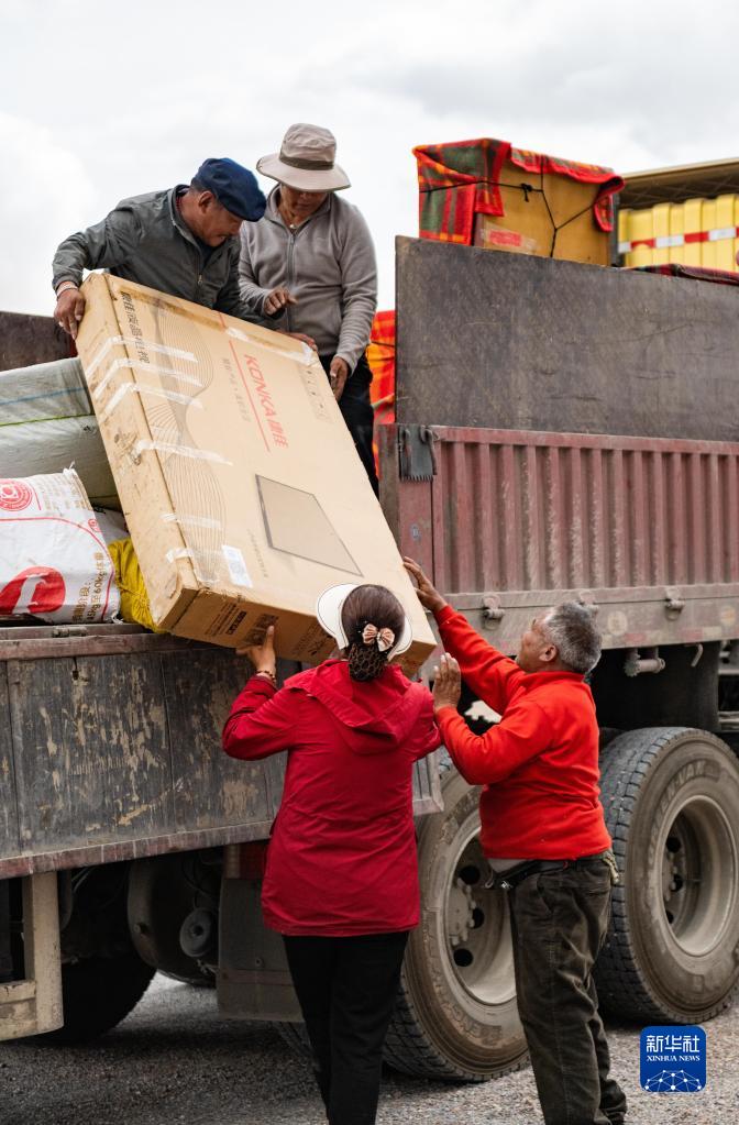 全国海拔最高县双湖县牧民生态搬迁