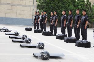 甘肃平凉：特巡警大队开展防暴演练