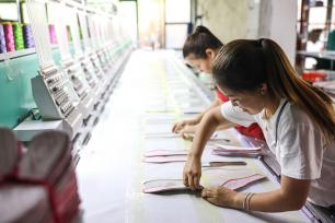 “中国天眼”所在地：从贫瘠村镇到天文小镇