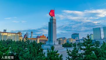 南昌：八一起义纪念塔军旗“焕新”