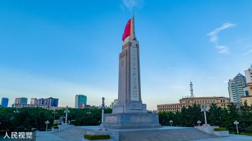 南昌：八一起义纪念塔军旗“焕新”