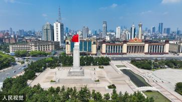 八一南昌起义纪念塔“焕新颜” 军旗格外醒目