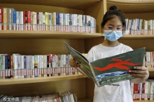 江苏张家港：首个市民“捐赠图书馆”开放