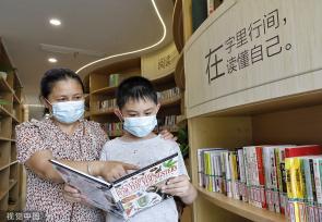 江苏张家港：首个市民“捐赠图书馆”开放