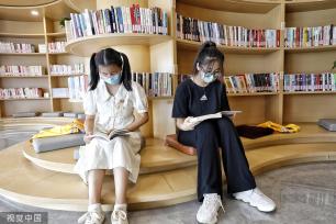 江苏张家港：首个市民“捐赠图书馆”开放