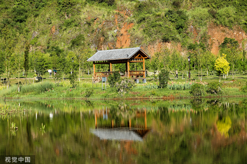云南个旧：守绿增金 废弃矿山变身生态公园