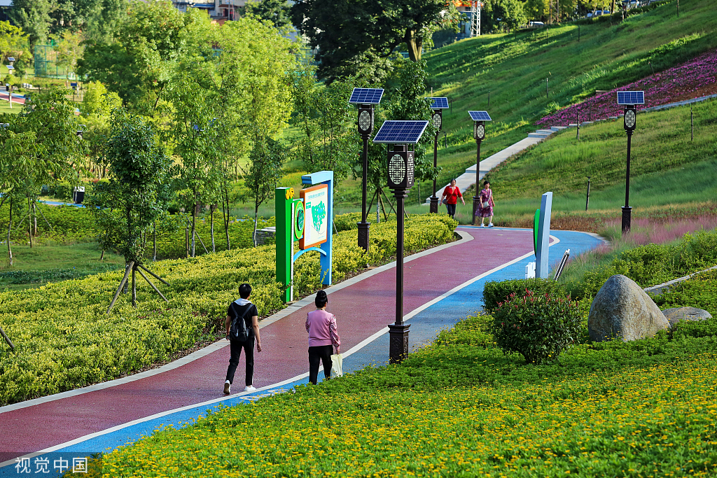 云南个旧：守绿增金 废弃矿山变身生态公园