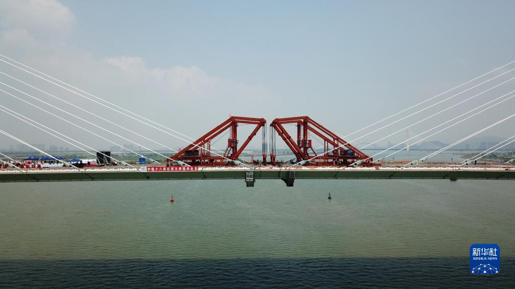 广州南沙红莲大桥主桥合龙
