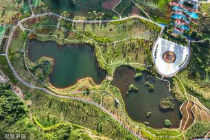 云南个旧：守绿增金 废弃矿山变身生态公园
