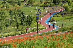 云南个旧：守绿增金 废弃矿山变身生态公园