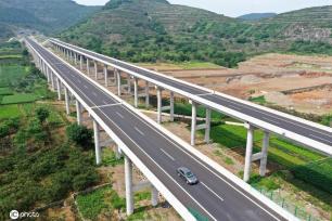 我国高速公路网络已连接全国约95%人口