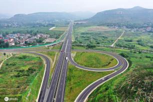 我国高速公路网络已连接全国约95%人口