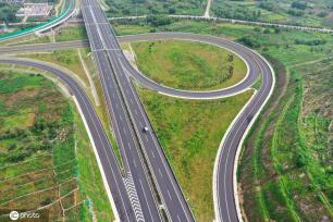 我国高速公路网络已连接全国约95%人口