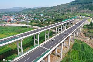 我国高速公路网络已连接全国约95%人口