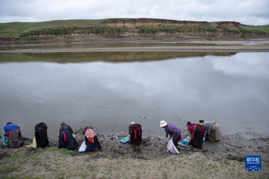 村民巡河队 守护母亲河