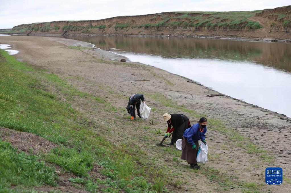 村民巡河队 守护母亲河