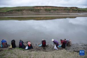 村民巡河队 守护母亲河