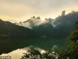 湖南张家界：国家森林公园雨后落霞似仙境
