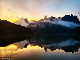 湖南张家界：国家森林公园雨后落霞似仙境