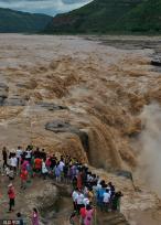 山西黄河壶口瀑布进入主汛期 如万马奔腾