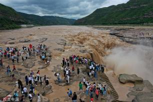 山西黄河壶口瀑布进入主汛期 如万马奔腾