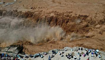 山西黄河壶口瀑布进入主汛期 如万马奔腾