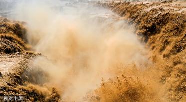 山西黄河壶口瀑布进入主汛期 如万马奔腾