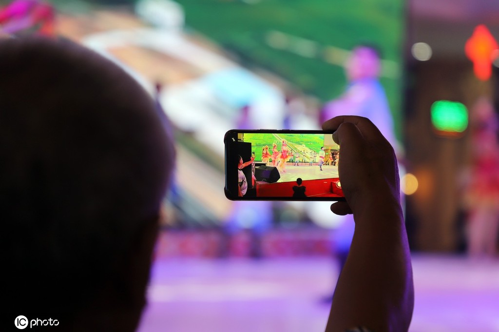 新疆和田夜市精彩特色歌舞表演热闹非凡