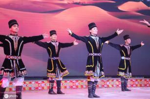 新疆和田夜市精彩特色歌舞表演热闹非凡