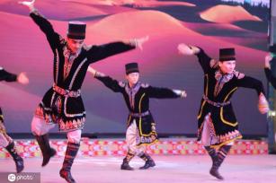 新疆和田夜市精彩特色歌舞表演热闹非凡