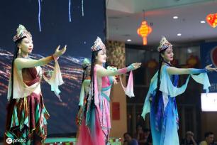 新疆和田夜市精彩特色歌舞表演热闹非凡