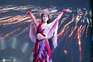 新疆和田夜市精彩特色歌舞表演热闹非凡