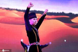 新疆和田夜市精彩特色歌舞表演热闹非凡