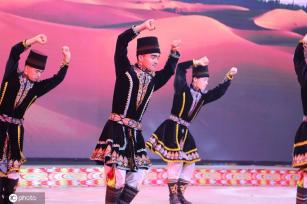 新疆和田夜市精彩特色歌舞表演热闹非凡