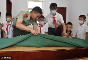 合肥：儿童走进军营 体验部队生活