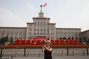 八一前 北京市民打卡中国人民革命军事博物馆