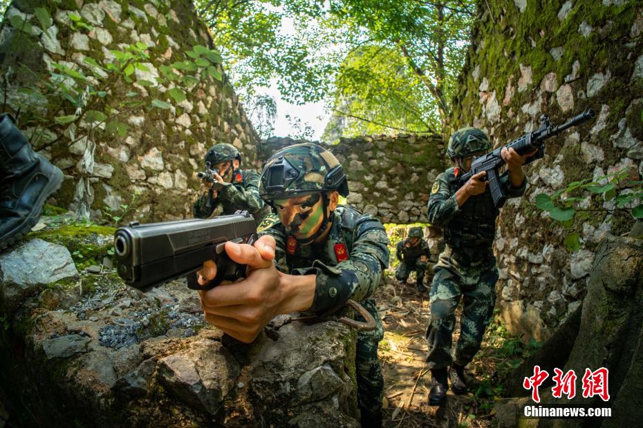 强军征途｜你们是如此的威武雄壮