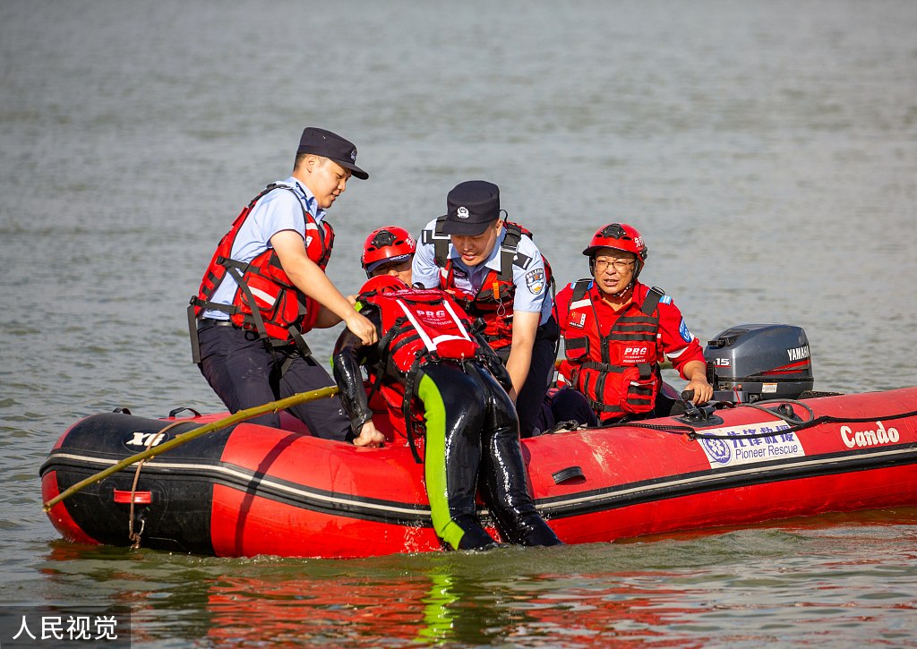 江苏海安开展水域公共安全实战演练