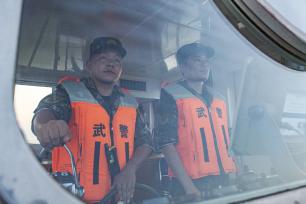 湖南岳阳：武警官兵进行水上反恐演练