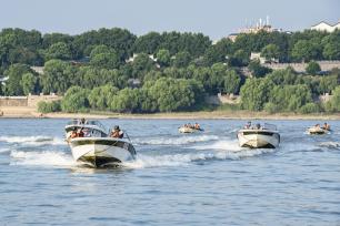 湖南岳阳：武警官兵进行水上反恐演练