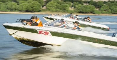 湖南岳阳：武警官兵进行水上反恐演练