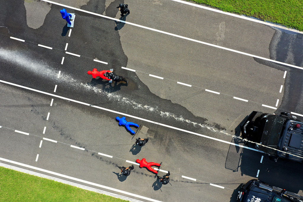 南京特警龙虎突击队开展实兵演练