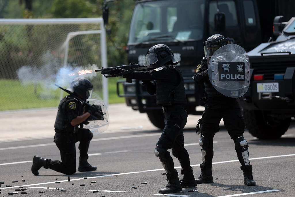 南京特警龙虎突击队开展实兵演练