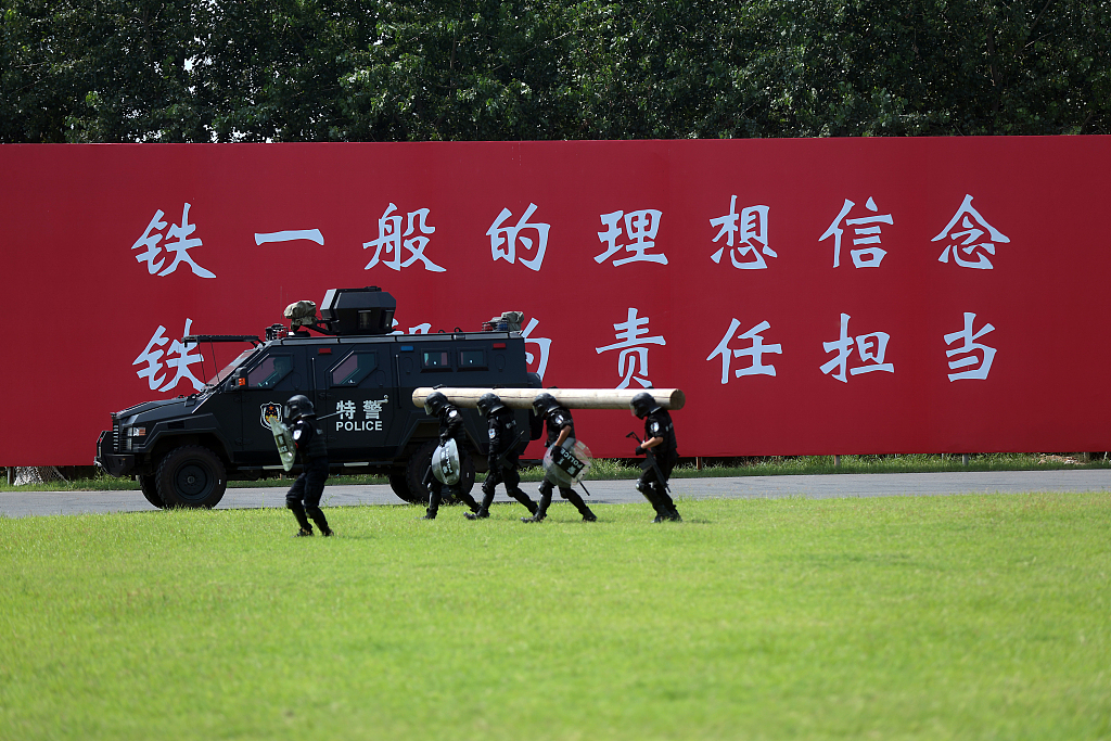 南京特警龙虎突击队开展实兵演练